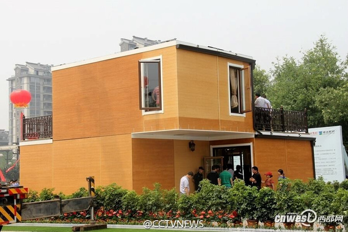 Tất cả các chi tiết đều được in 3D ở một xưởng sản xuất và mang ra lắp ra ở ngoài trời.