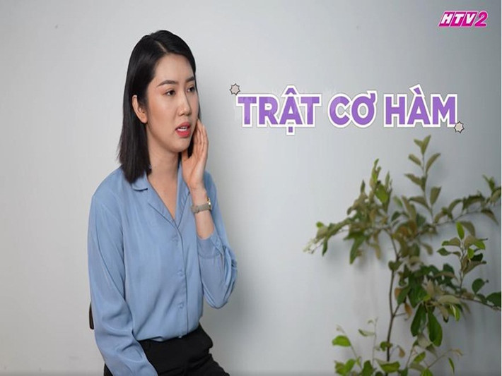 Thúy Ngân còn cho biết, trong một cảnh quay, cô bị Thái Hòa tát đi tát lại đến hơn 20 lần vì vậy sau khi diễn xong, cô cảm giác giống như bị trật cơ hàm. Ảnh: Tiền Phong