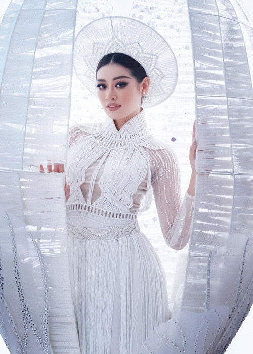 Sau phần thi trang phục dân tộc, Khánh Vân được chuyên trang sắc đẹp Missosology dự đoán lọt top 10 theo sau đại diện Romania, Puerto Rico, Ấn Độ, Venezuela, Philippines, Mexico, Nam Phi, Costa Rica và Brazil.