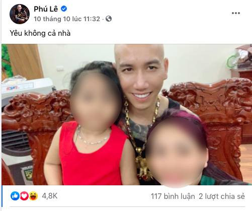 Giang hồ mạng Phú Lê (tên thật Lê Văn Phú, SN 1980; trú tại phường Tân Mai, quận Hoàng Mai, Hà Nội) bị Công an Hà Nội khởi tố, bắt tạm giam vào ngày 11/8/2020, cùng đàn em là Hoàng Văn Thụy (SN 1995; quê quán Trấn Yên, Yên Bái) để điều tra về hành vi “Cố ý gây thương tích”. Tuy nhiên, thời gian gần đây dư luận xôn xao khi facebook Phú Lê (có tích xanh facebook) liên tục đăng tải hình ảnh đi chơi cùng vợ con, tự do tự tại ngoài xã hội như chưa hề có chuyện bắt bớ.