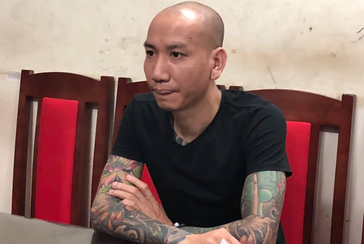Theo Luật sư Giang Hồng Thanh (Đoàn LS TP Hà Nội) Theo quy định của Bộ luật Tố tụng hình sự, những người không thuộc trường hợp bị tạm giam thì sẽ được áp dụng biện pháp ngăn chặn khác như cấm đi khỏi nơi cư trú, bảo lĩnh hoặc đặt tiền để bảo đảm. Về thời hạn tạm giam, trường hợp của Phú Lê có thể bị tạm giam không quá 12 tháng để điều tra. Tuy nhiên nếu sau khi hồ sơ được chuyển sang Viện kiểm sát hoặc Tòa án mà các cơ quan này trả hồ sơ để điều tra bổ sung thì thời hạn tạm giam có thể sẽ bị kéo dài.