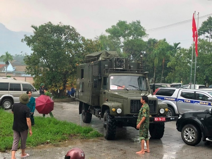 Chính phủ, Bộ Quốc phòng và địa phương đang dồn toàn lực để cứu nạn kịp thời các nạn nhân đang mắc kẹt.
