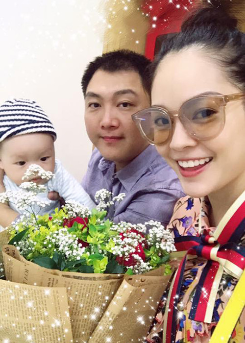 Theo lời Dương Cẩm Lynh, sau khi sống chung một nhà, cô được chồng hết mực cưng chiều. Mỗi tối, nữ diễn viên được chồng gội đầu cho khi từ phim trường về. Ảnh: FBNV