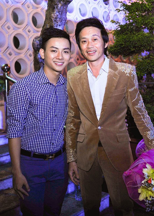 Hoài Lâm là người con nuôi nổi tiếng nhất của danh hài Hoài Linh. Năm 2014, Hoài Lâm vụt sáng nhờ danh hiệu quán quân Gương mặt thân quen. Ảnh: Saostar
