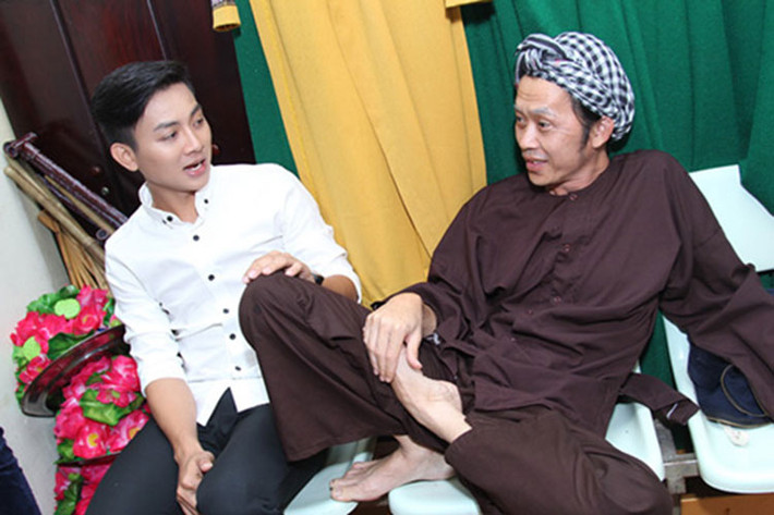 Là người dạy bảo, đỡ đầu Hoài Lâm, Hoài Linh không khỏi thất vọng khi con nuôi không đi theo con đường dòng nhạc quê hương. Ảnh: Tiền Phong