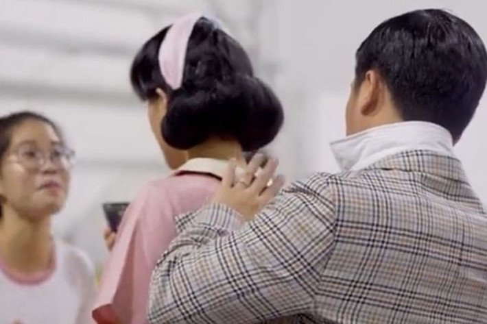 Hành động quan tâm, chăm sóc vợ hết lòng của Trường Giang được người hâm mộ khen ngợi anh đã là ông chồng thực thụ. Ảnh: Yan