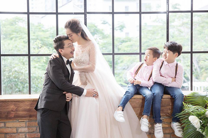 Nhiều người ghen tỵ ở tuổi 30, Lâm Vỹ Dạ đã có sự nghiệp lẫn tình duyên đều viên mãn. Ảnh: FBNV
