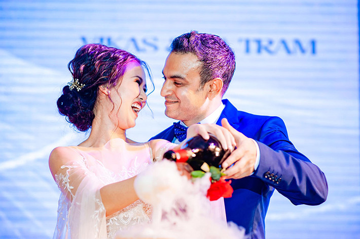 Khi công khai hẹn hò Võ Hạ Trâm, doanh nhân Vikas Chaudhary nhận được sự chú ý bởi vẻ ngoài điển trai, phong độ. Ảnh: FBNV