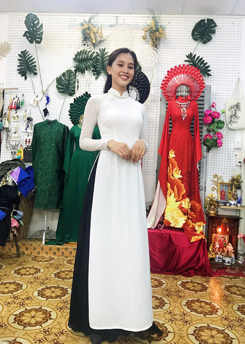 Tuy nhiên, càng giản dị bao nhiêu, Tiểu Vy lại càng mê hoặc lòng người bấy nhiêu.