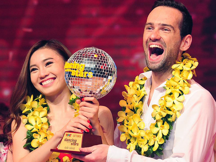 Hình ảnh Lan Ngọc giành giải vàng Bước nhảy hoàn vũ 2015.