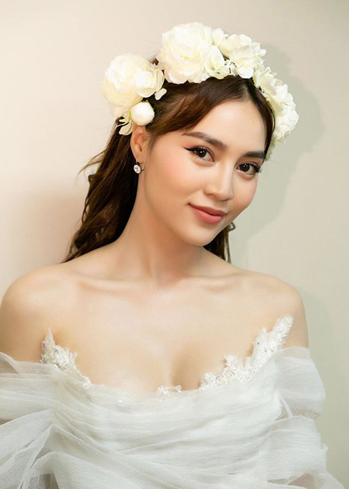 Trong những năm gần đây, Lan Ngọc theo đuổi hình ảnh gợi cảm.