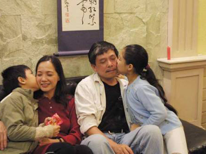Trên báo chí, Lê Khanh cho biết, cô có 2 mối tình. Đó là sân khấu và ông xã Phạm Việt Thanh. Ảnh: Tri thức trẻ