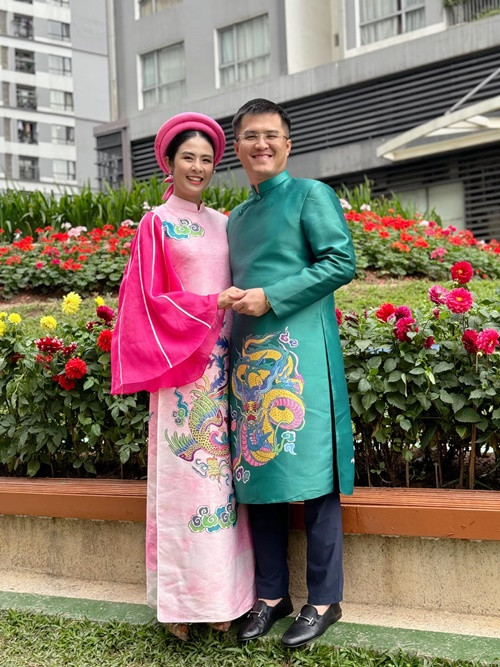 Trong cuộc phỏng vấn với Vietnamnet, Ngọc Hân cho biết, chồng cô biết chăm sóc cây cối, tưới hoa và làm phụ những việc nhà như hút bụi, lau dọn nhà cửa.