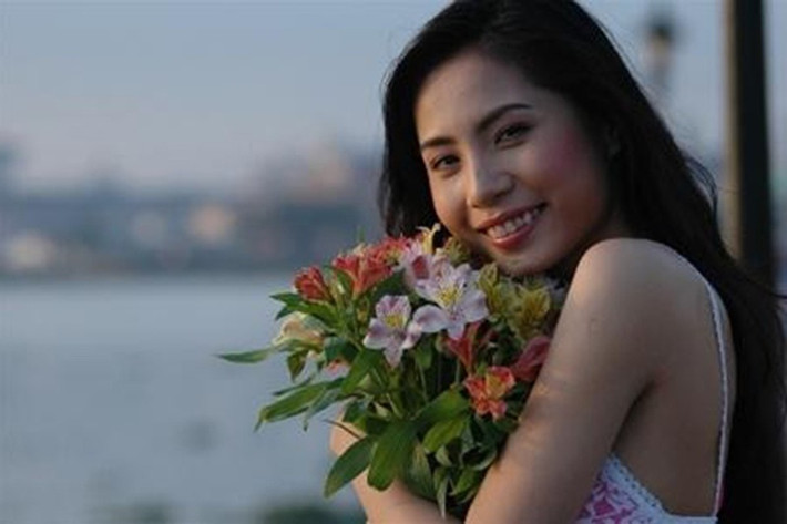 Hàm răng của nữ ca sĩ không được đều. Ảnh: Znews.