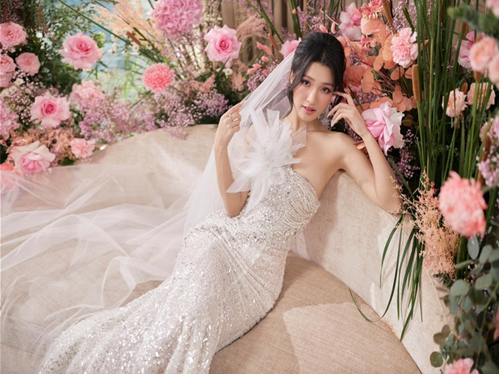 Dịp sinh nhật vào tháng 4/20224, Phương Nhi cho biết, cô rất bất ngờ và cảm động khi nhận được lời chúc mừng từ gia đình, bạn bè và fan. Người đẹp tâm sự: "Dù đã vắng bóng trong các hoạt động nghệ thuật một thời gian để tập trung học tập, nhưng tình cảm trân quý của mọi người dành cho Nhi vẫn luôn đong đầy". Ảnh: FB Phương Nhi.