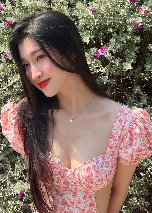 Á hậu Phương Nhi vừa tổ chức lễ ăn hỏi với chồng thiếu gia.