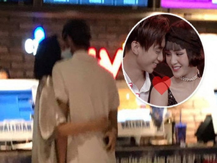 Hiền Hồ và Soobin Hoàng Sơn thừa nhận hẹn hò sau khi bị bắt gặp đi xem phim. Tuy nhiên, khi chuyện tình cảm vừa công khai thì Soobin Hoàng Sơn bất ngờ tuyên bố chia tay Hiền Hồ vì áp lực từ người hâm mộ. Ảnh: Saostar.