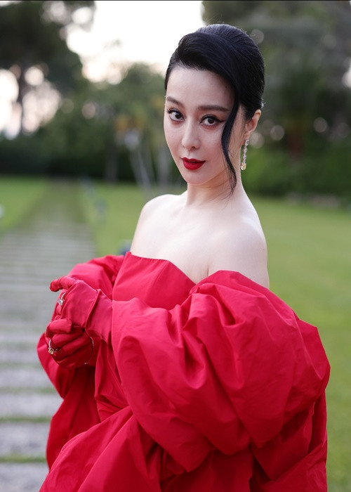 Mỹ nhân phim Võ Mị Nương truyền kỳ liên tục xuất hiện trên thảm đỏ, tham gia sự kiện bên lề Liên hoan phim Cannes năm nay. Ảnh: amfAR.