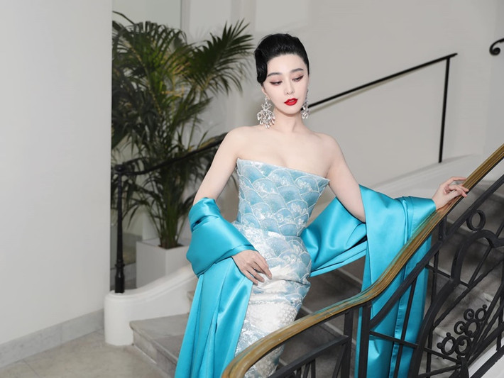 Trang phục tôn vóc dáng thon gọn, làn da trắng sứ của Phạm Băng Băng. Ảnh: FBNV.