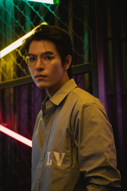 Anh cũng đứng sau loạt hit Keep me in love, Destiny của Hồ Ngọc Hà, Bad boy, Boom Boom, Trách ai bây giờ của Đông Nhi. Ảnh: FBNV.