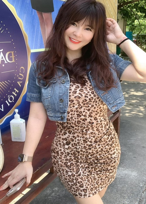 Kim Oanh vừa bước sang tuổi 48.