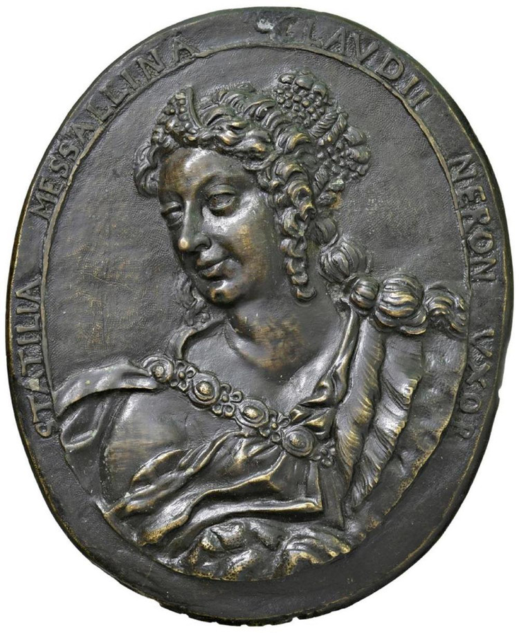 Hoang hau tai tieng nhat lich su, thich den ky vien “giai khuay