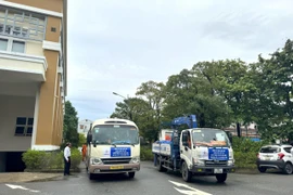 Đội xung kích điện lực Huế lên đường hỗ trợ Quảng Trị.