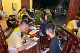Công an TP Huế xử lý hàng chục thanh thiếu niên vi phạm giao thông