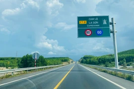 Khởi công mở rộng cao tốc Cam Lộ - La Sơn lên 4 làn xe