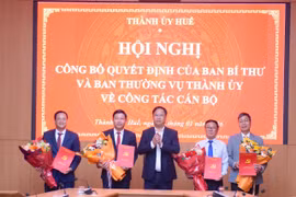 Thành ủy Huế công bố quyết định về công tác cán bộ