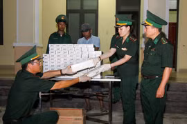 Bắt vụ vận chuyển gần 1 ngàn bao thuốc lá ngoại nhập lậu