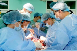 Bệnh nhi 2 tuổi được ghép gan thành công tại Huế