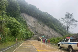 Đèo Lò Xo sạt lở, giao thông tạm chia cắt do mưa lớn