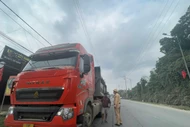 CSGT Hà Nội tăng cường xử lý xe quá tải trên tỉnh lộ 414