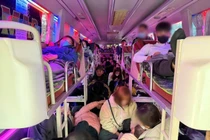 Xe khách 19 chỗ chở 60 hành khách, dính phạt hơn 200 triệu đồng
