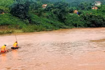  Tìm thấy cháu bé bị lũ cuốn trôi ở Quảng Ninh