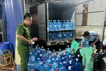 Đột kích xưởng sản xuất 20.000 bình nước Lavie giả tại Hà Nội