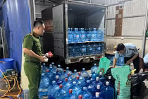Đột kích xưởng sản xuất 20.000 bình nước Lavie giả tại Hà Nội