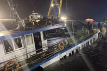 Tàu Vịnh Xanh 58 bị lật trên Vịnh Hạ Long... xuất bến trước khi có cảnh báo thời tiết