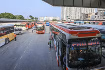 Giá xăng dầu tăng kéo theo làn sóng điều chỉnh giá vé vận tải hành khách