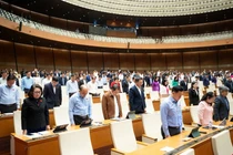 Quốc hội mặc niệm, ủng hộ đồng bào lũ lụt miền Trung và Tây Nguyên