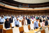 Quốc hội mặc niệm, ủng hộ đồng bào lũ lụt miền Trung và Tây Nguyên