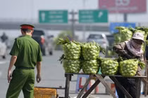 Hết cảnh bán ổi khu vực lối vào cao tốc Hà Nội - Hải Phòng?