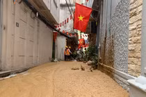 Bùn nhão dự án metro Nhổn - ga Hà Nội tiếp tục phun trào ngập đường