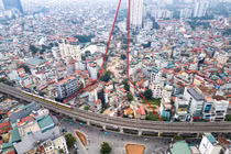 Gallery - Xe tải "quần thảo" bụi phủ trắng con phố ở Hà Nội | Báo Tri thức và Cuộc sống - TIN TỨC PHỔ BIẾN KIẾN THỨC 24H