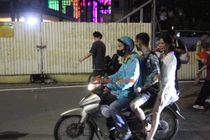 Xe ôm công nghệ tắt app, kiếm bộn tiền khi diễu binh, diễu hành