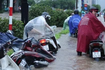 Bão số 5 suy yếu thành áp thấp nhiệt đới, mưa lớn ở miền Bắc và miền Trung