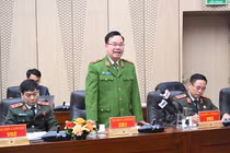 Công an đang giám định các sản phẩm trong hệ sinh thái Hoàng Hường