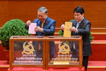 Toàn cảnh bỏ phiếu bầu 200 Ủy viên Ban chấp hành Trung ương Đảng khóa XIV