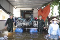 Nước sông dâng cao, Hà Nội di dời dân khỏi vùng ngập sâu